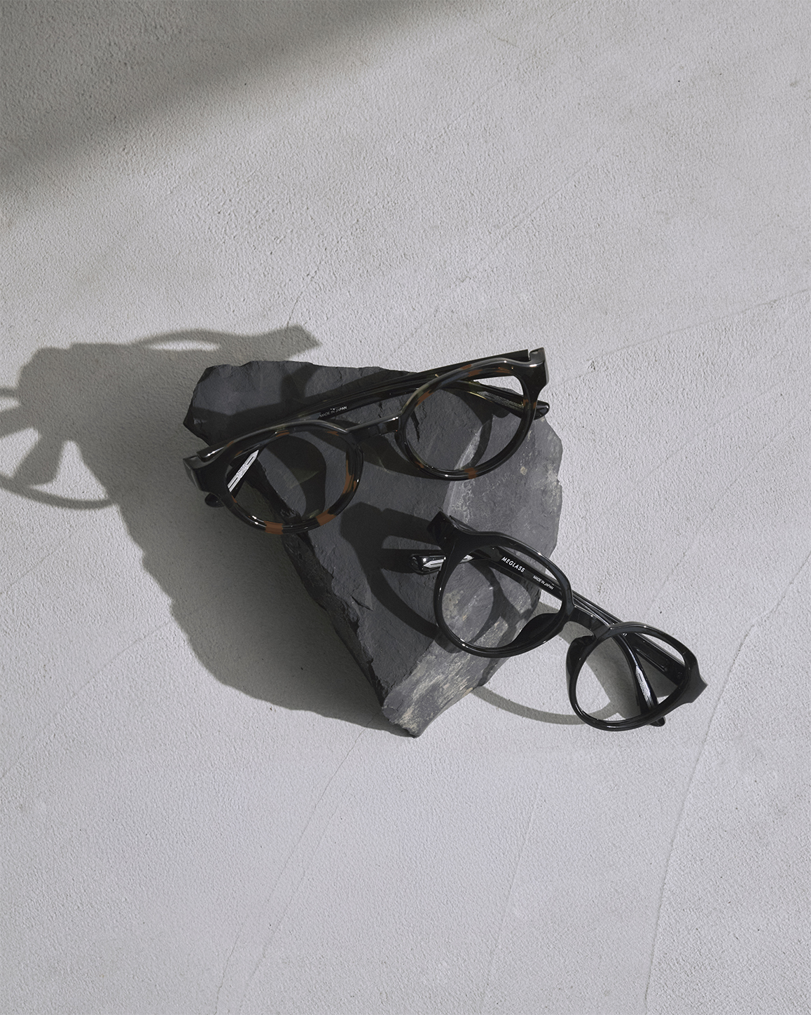 メグラス（MEGLASS）のデミとブラックのフレームカラー展開イメージ