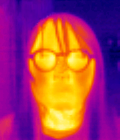 MEGLASS着用後の顔周辺を撮影したサーモグラフィー画像