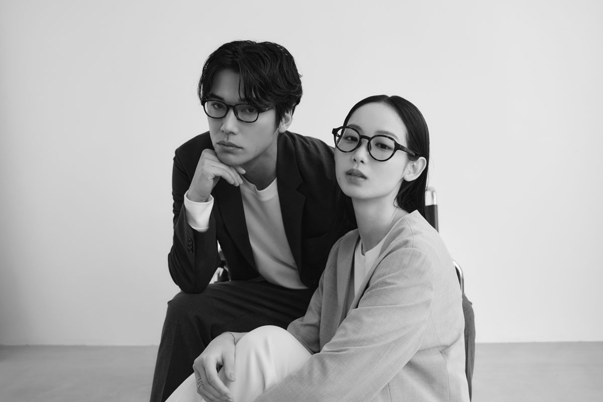 日常のさまざまなシーンに馴染むMEGLASSを着用した男女のライフスタイルイメージ